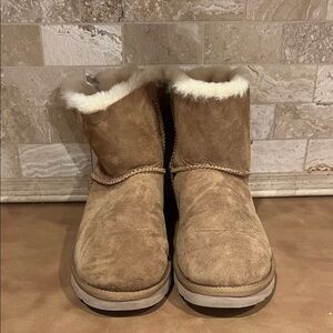 Uggs Boots ; Women’s Size 8; Good condition